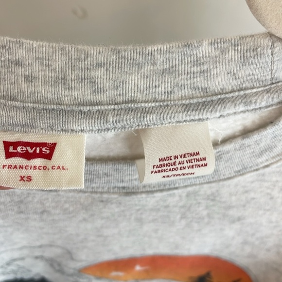 Levi’s Crewneck Sweatshirt - Picture 4 of 4